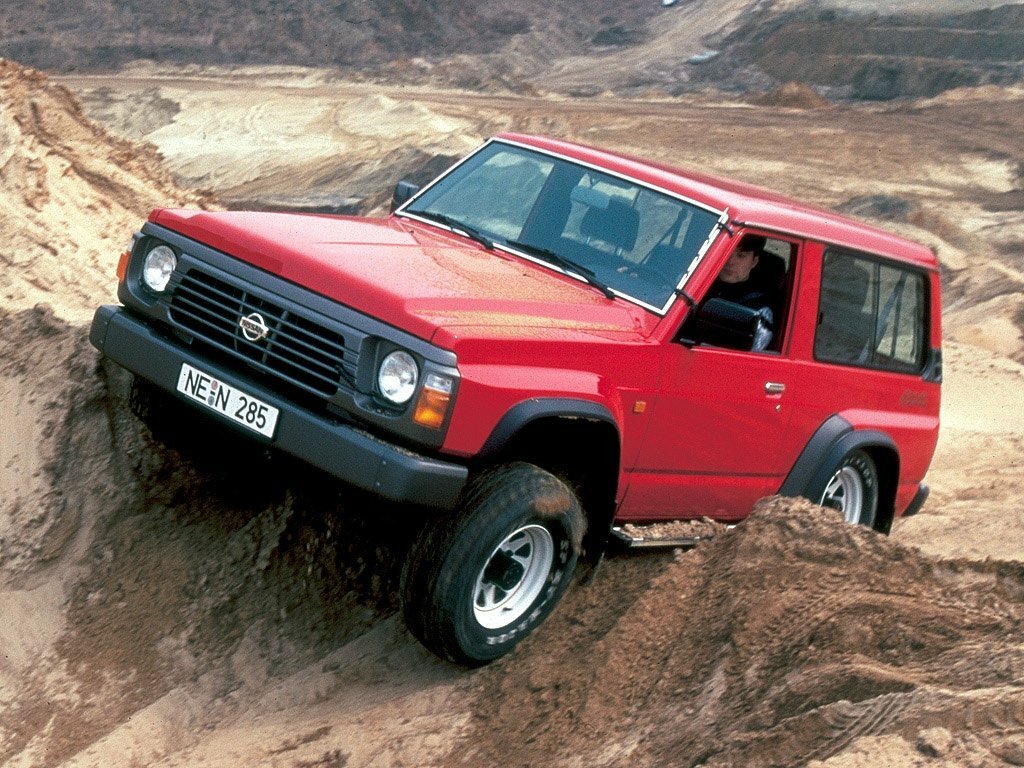 Nissan Patrol IV (Y60), вид сбоку