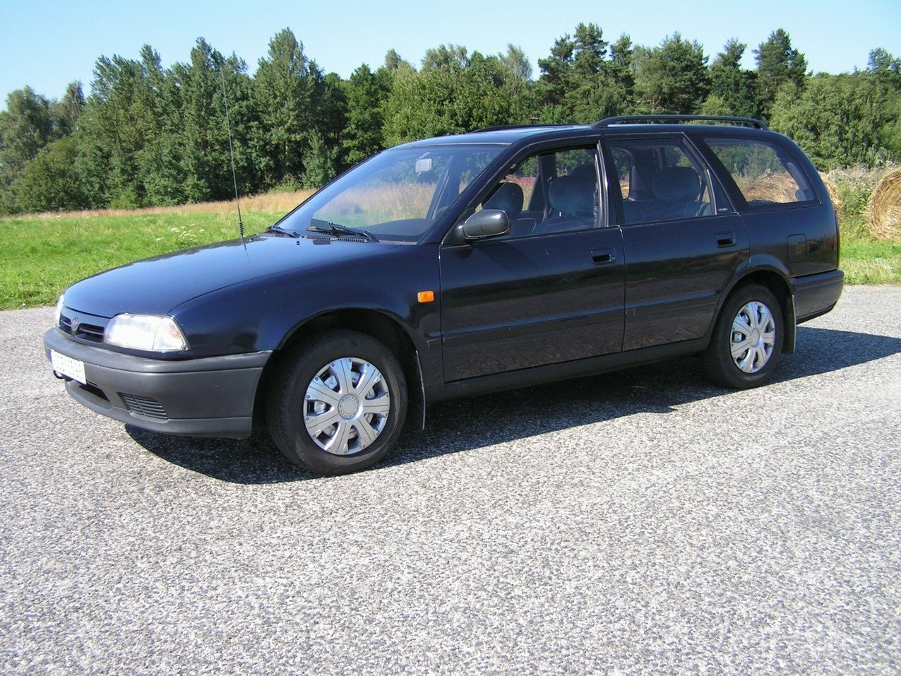 Nissan Primera I (P10), вид сбоку