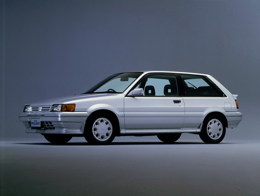 Nissan Pulsar III (N13), Хэтчбек 3 дв.: фото поколения
