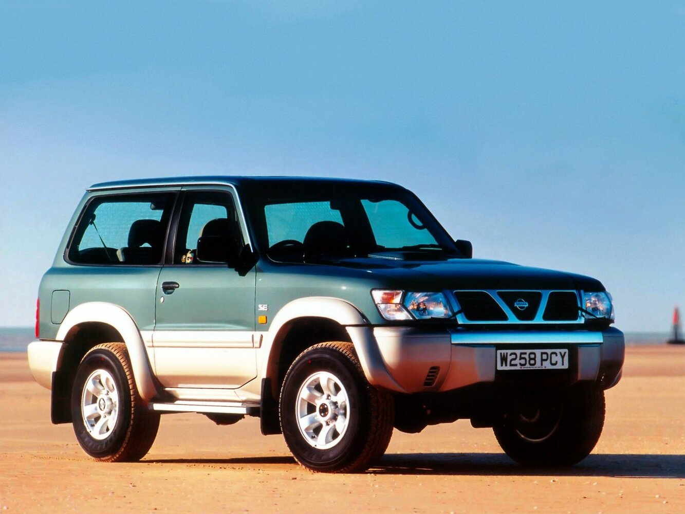Nissan Safari V (Y61), вид сбоку