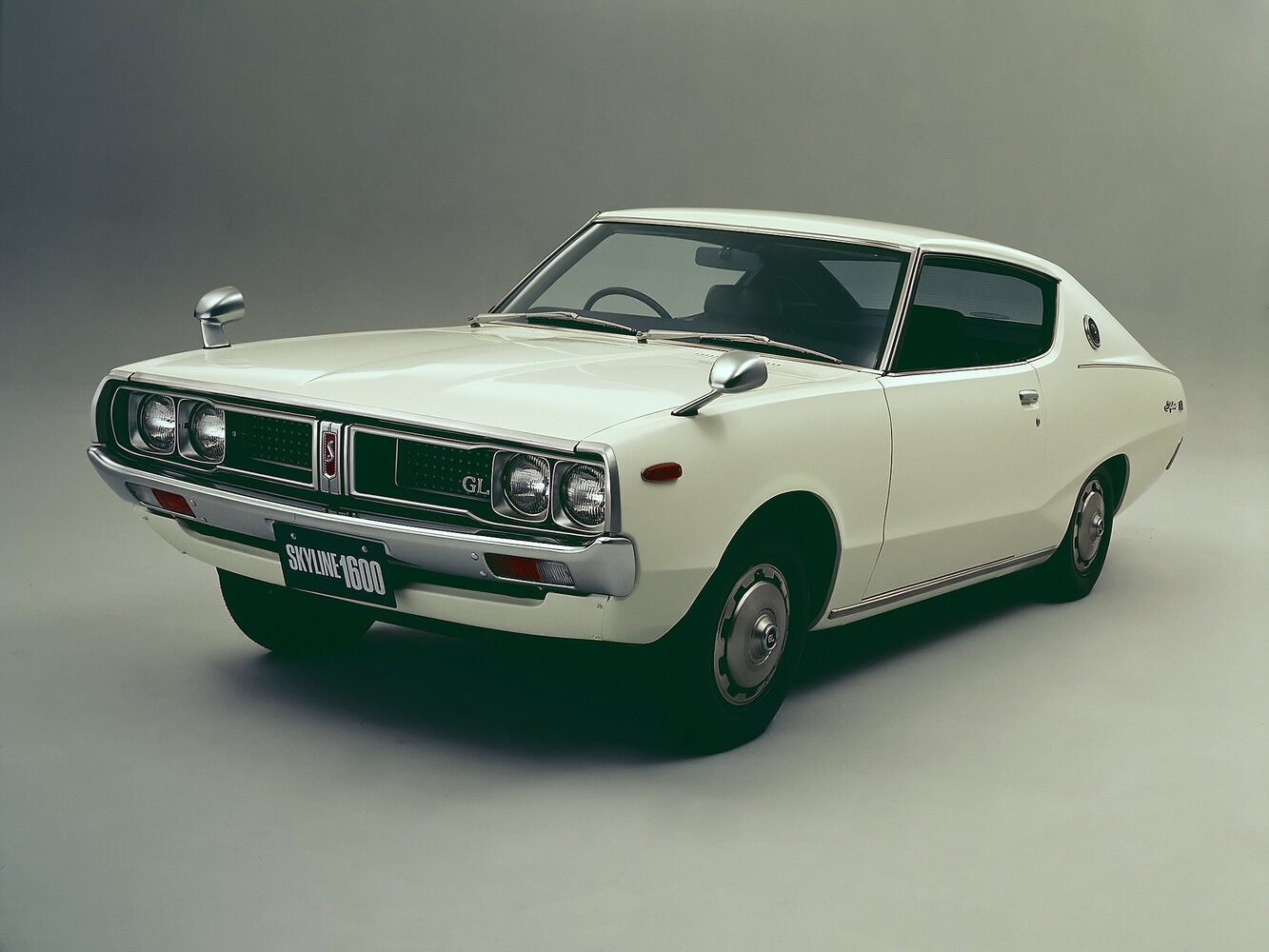 Nissan Skyline IV (C110), вид сбоку