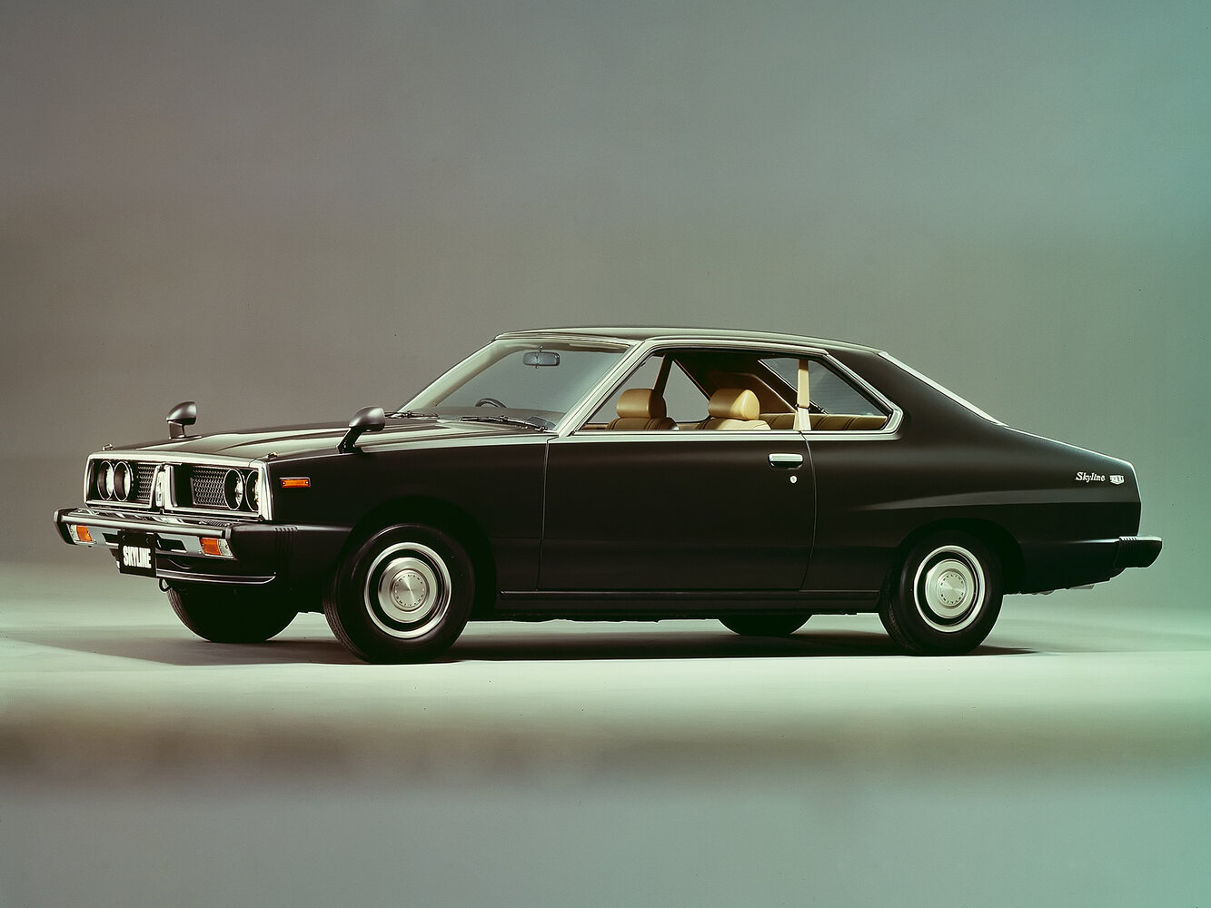 Nissan Skyline V (C210), вид сбоку