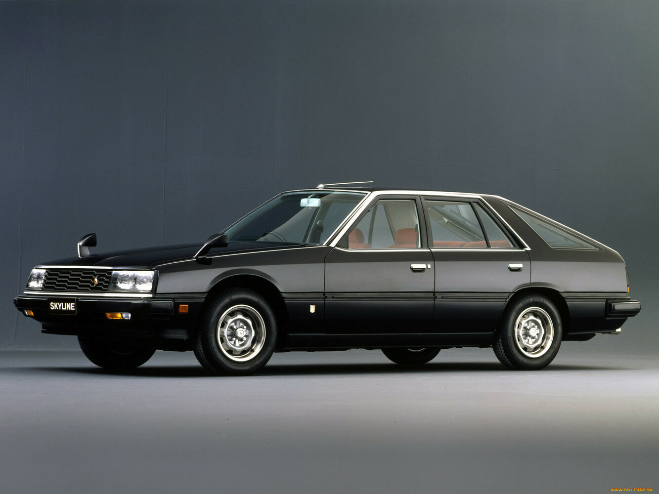 Nissan Skyline VI (R30), вид сбоку