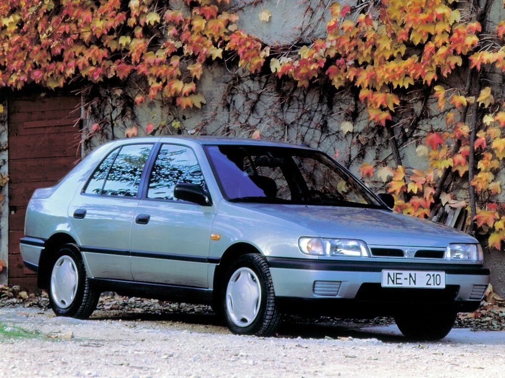 Nissan Sunny N14, вид сбоку