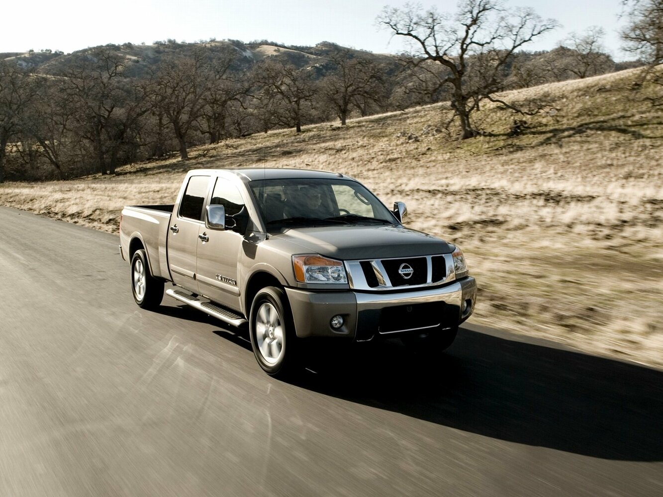 Nissan Titan I Рестайлинг, вид сбоку