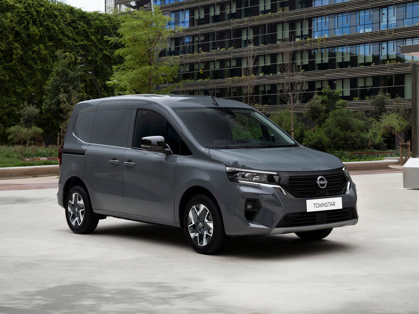 Nissan Townstar, Фургон: фото поколения