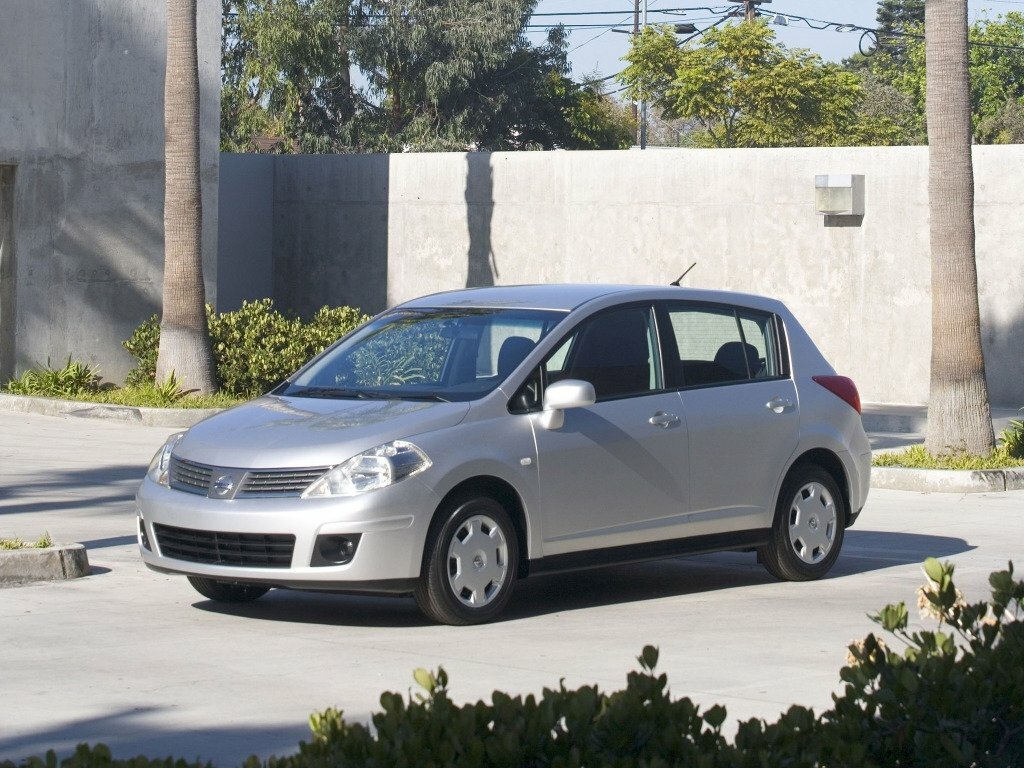 Nissan Versa I