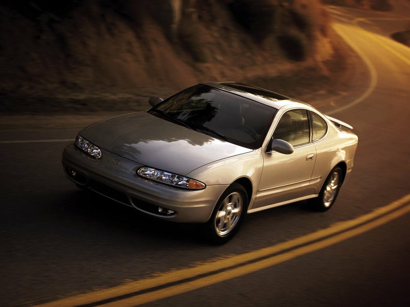 Oldsmobile Alero, вид сбоку