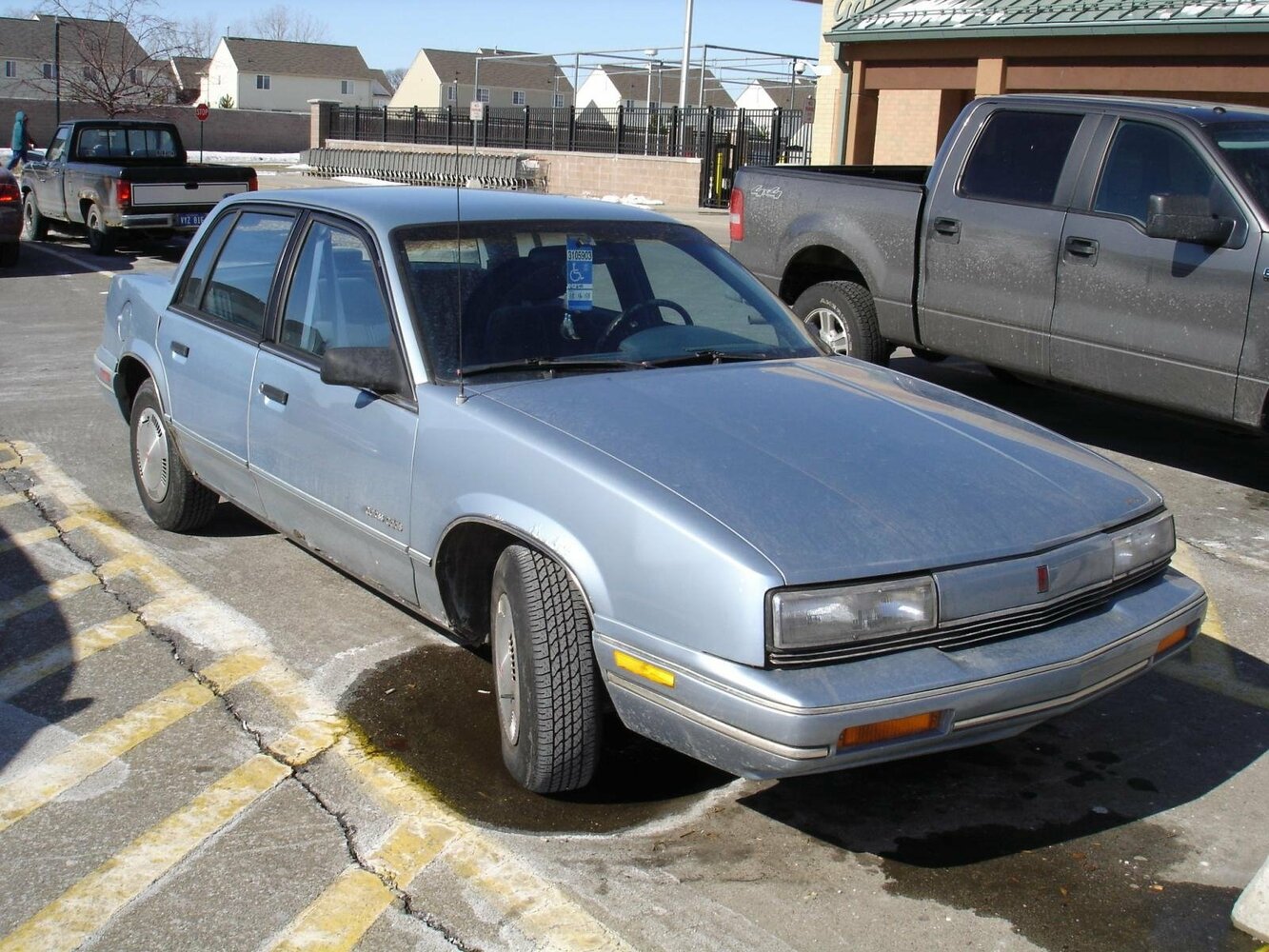 Oldsmobile Cutlass Calais, Седан: фото поколения