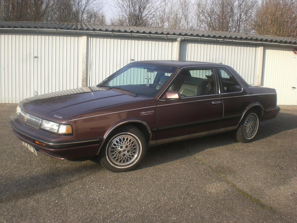 Oldsmobile Cutlass Ciera, вид сбоку
