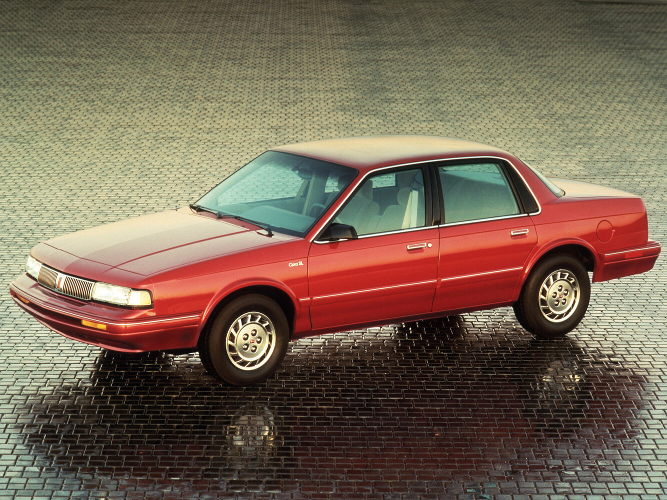 Oldsmobile Cutlass Ciera, Седан: фото поколения