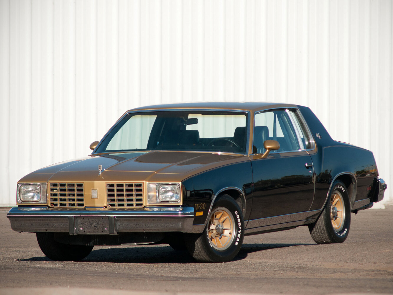 Oldsmobile Cutlass V, Купе Calais: фото поколения