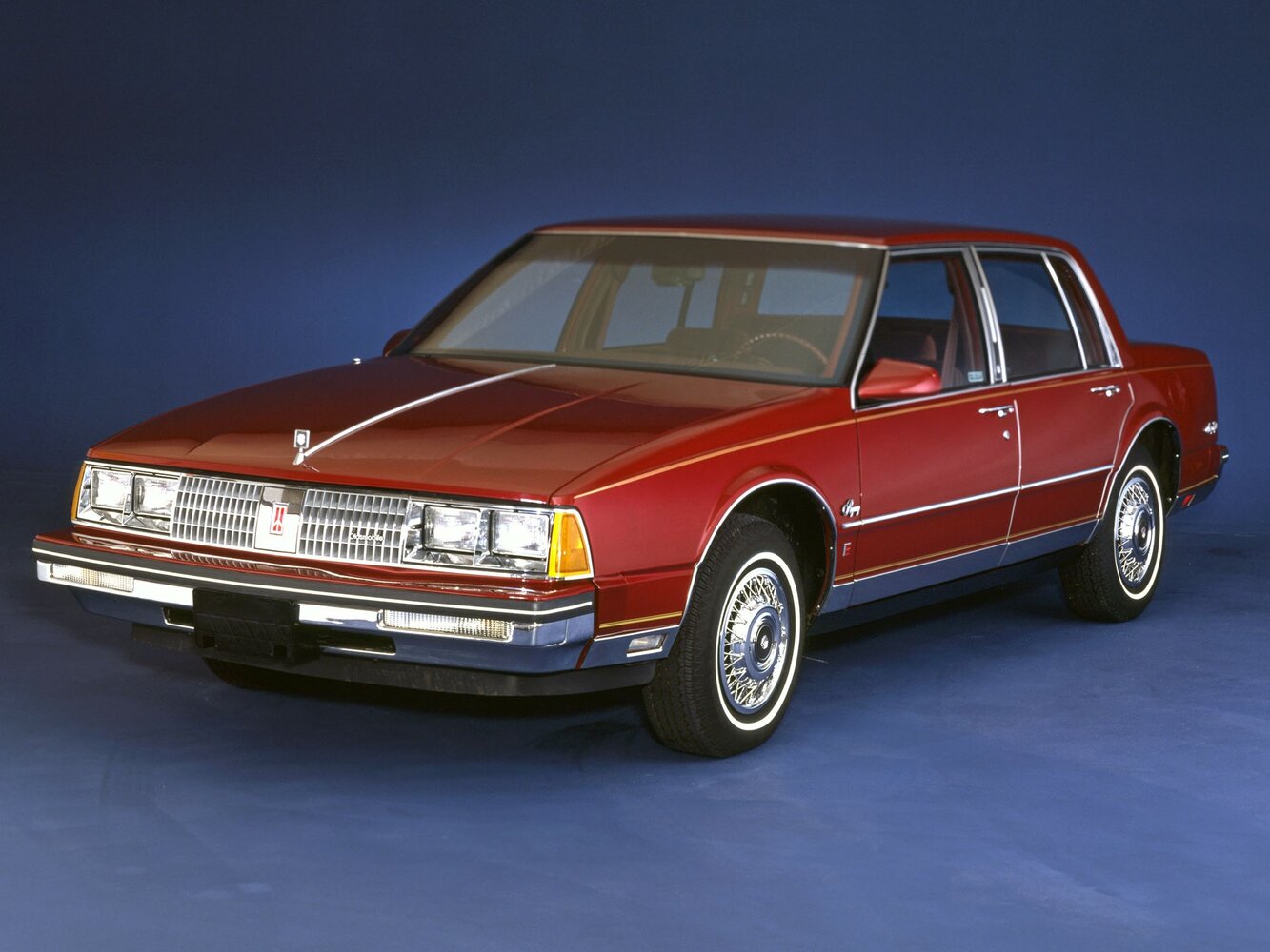 Oldsmobile Ninety-Eight X, Седан: фото поколения