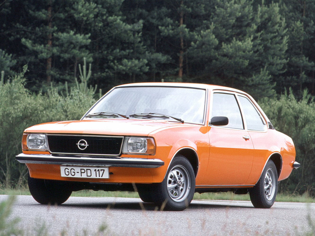 Opel Ascona B, вид сбоку