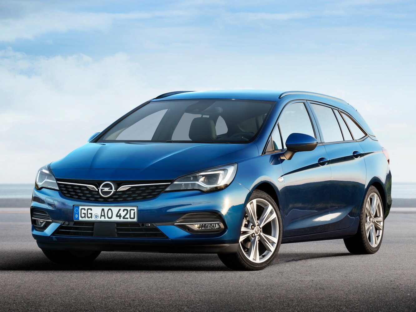 Opel Astra K Рестайлинг, вид сбоку