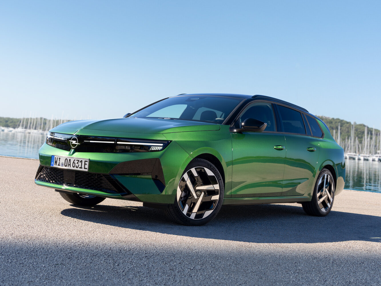 Opel Astra L Рестайлинг, вид сбоку