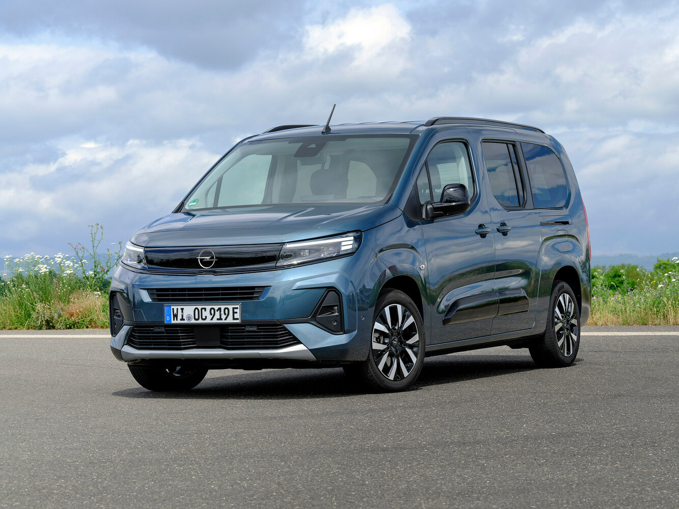 Opel Combo E Рестайлинг, Компактвэн XL: фото поколения