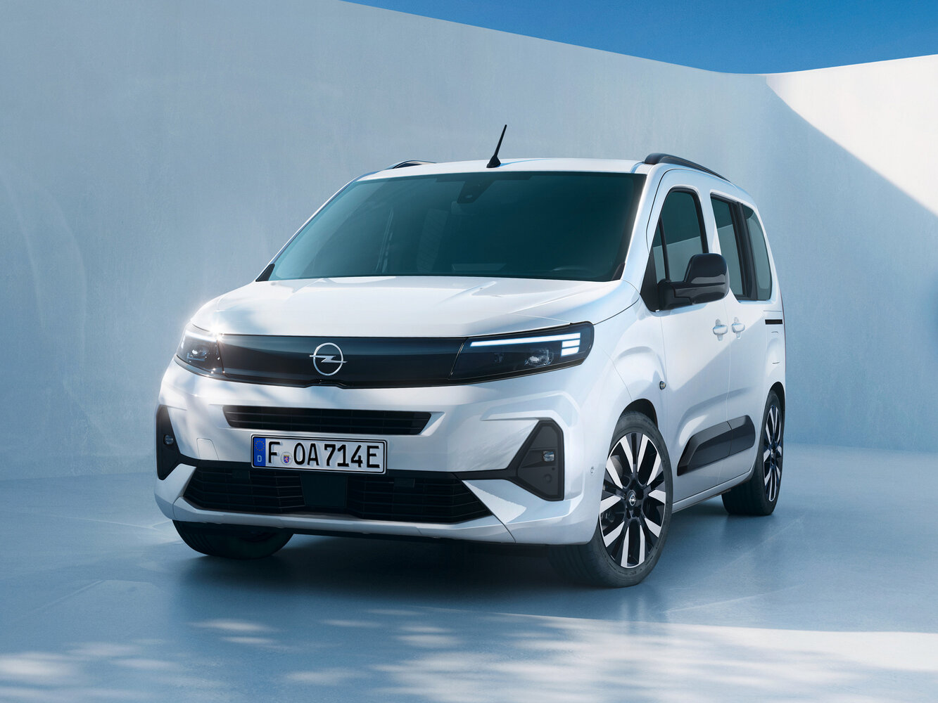 Opel Combo E Рестайлинг, Компактвэн: фото поколения