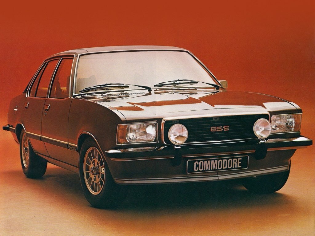 Opel Commodore B, Седан: фото поколения