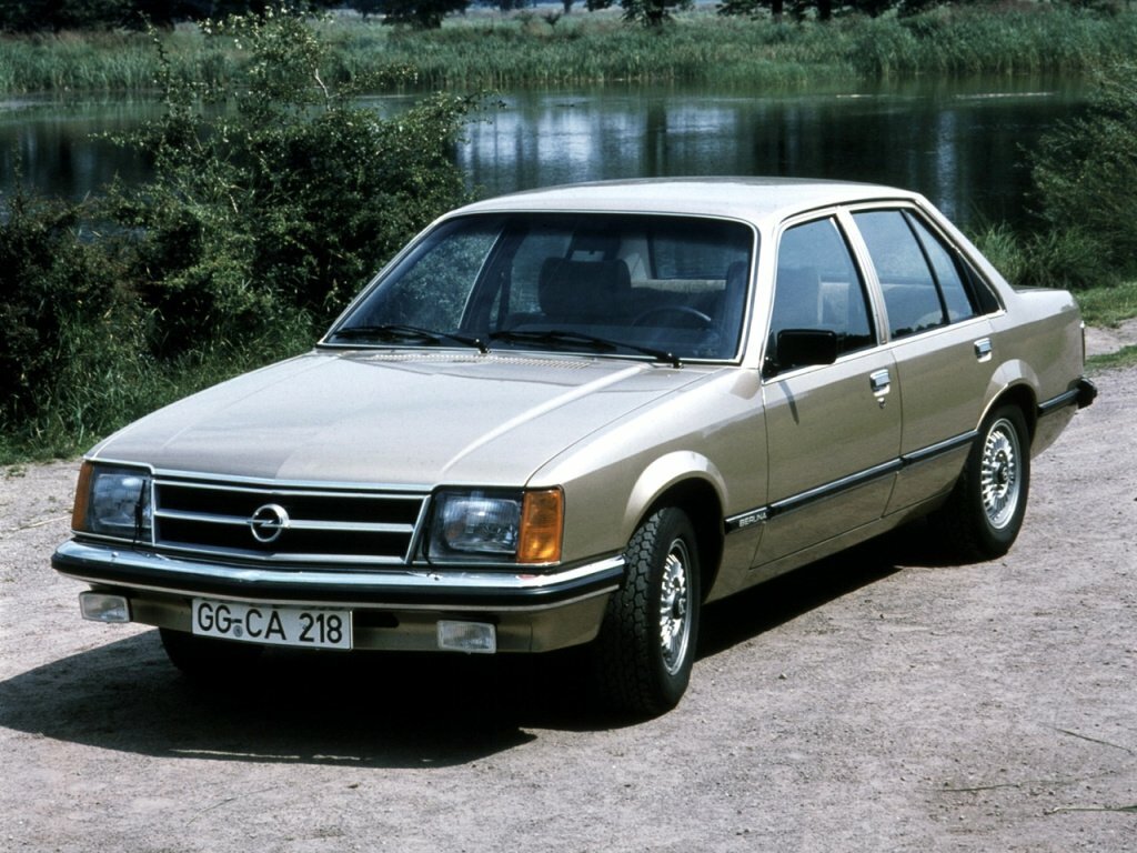 Opel Commodore C, Седан: фото поколения