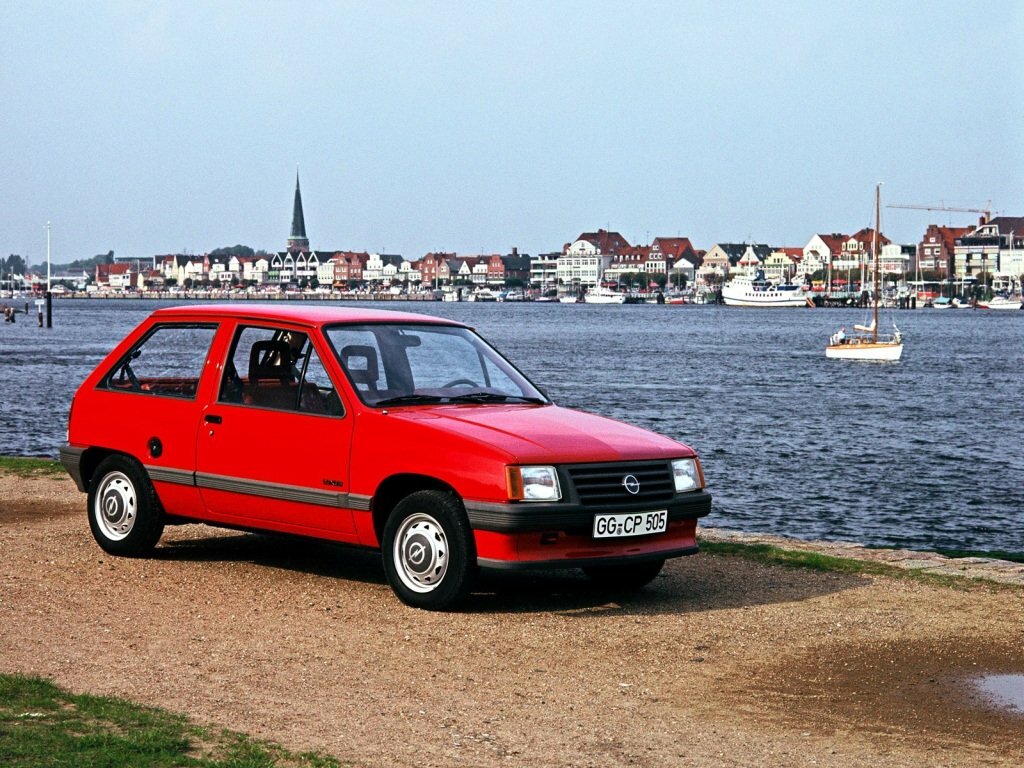 Opel Corsa A, вид сбоку
