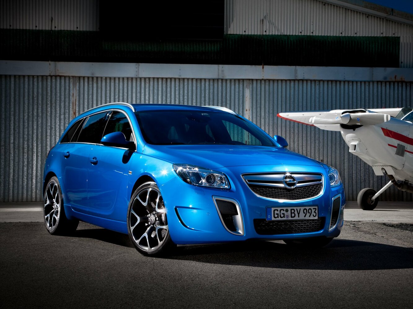 Opel Insignia OPC I, вид сбоку