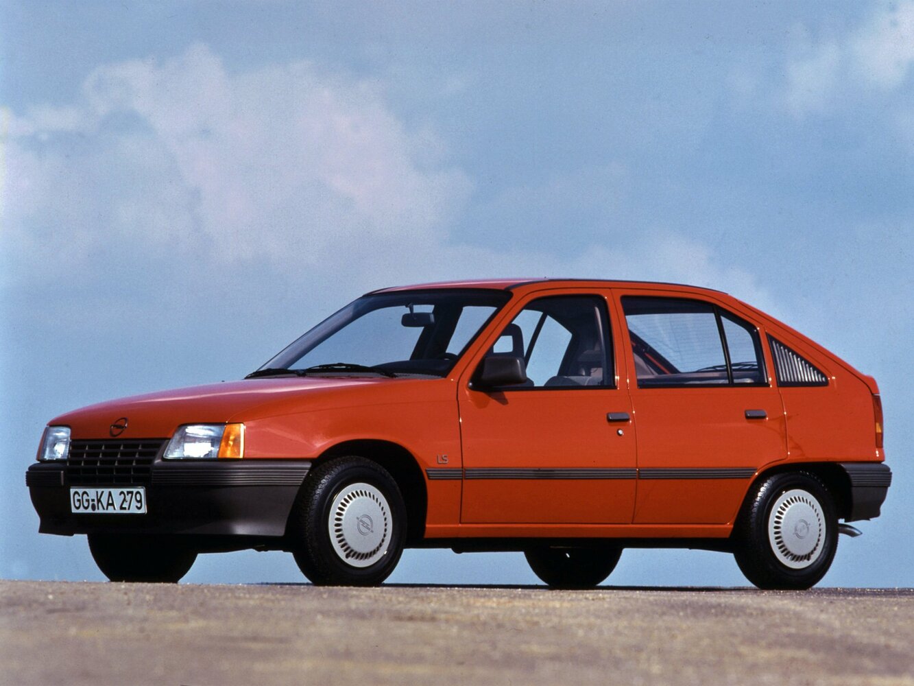 Opel Kadett E, Хэтчбек 5 дв.: фото поколения
