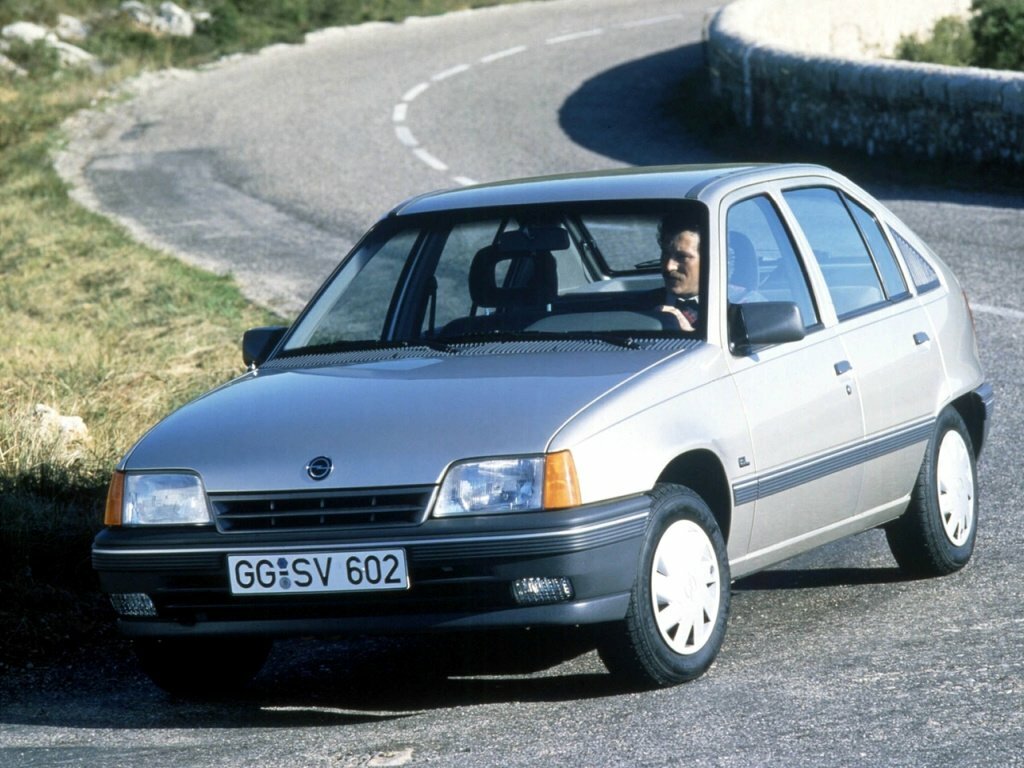 Opel Kadett E Рестайлинг, Хэтчбек 5 дв.: фото поколения