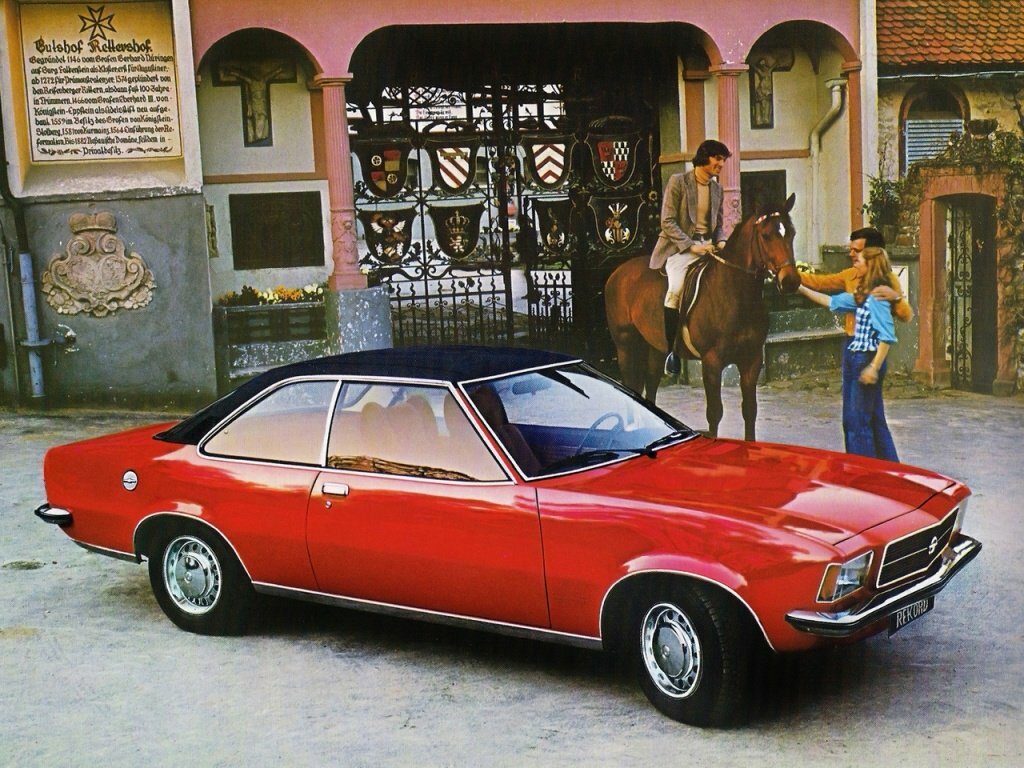 Opel Rekord D, вид сбоку