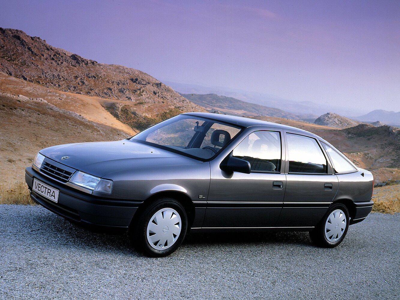 Opel Vectra A, Лифтбек: фото поколения