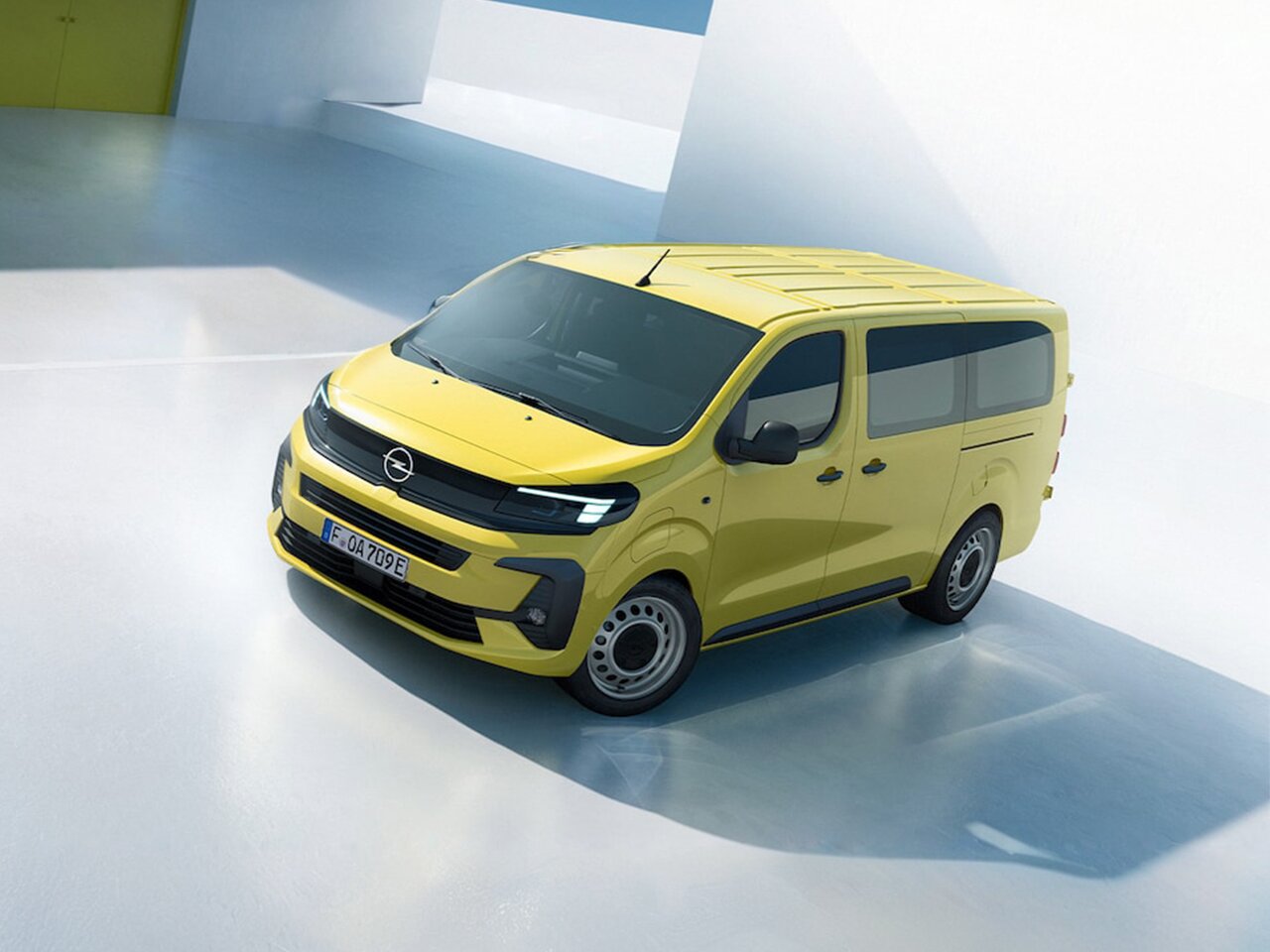 Opel Vivaro C Рестайлинг, вид сбоку