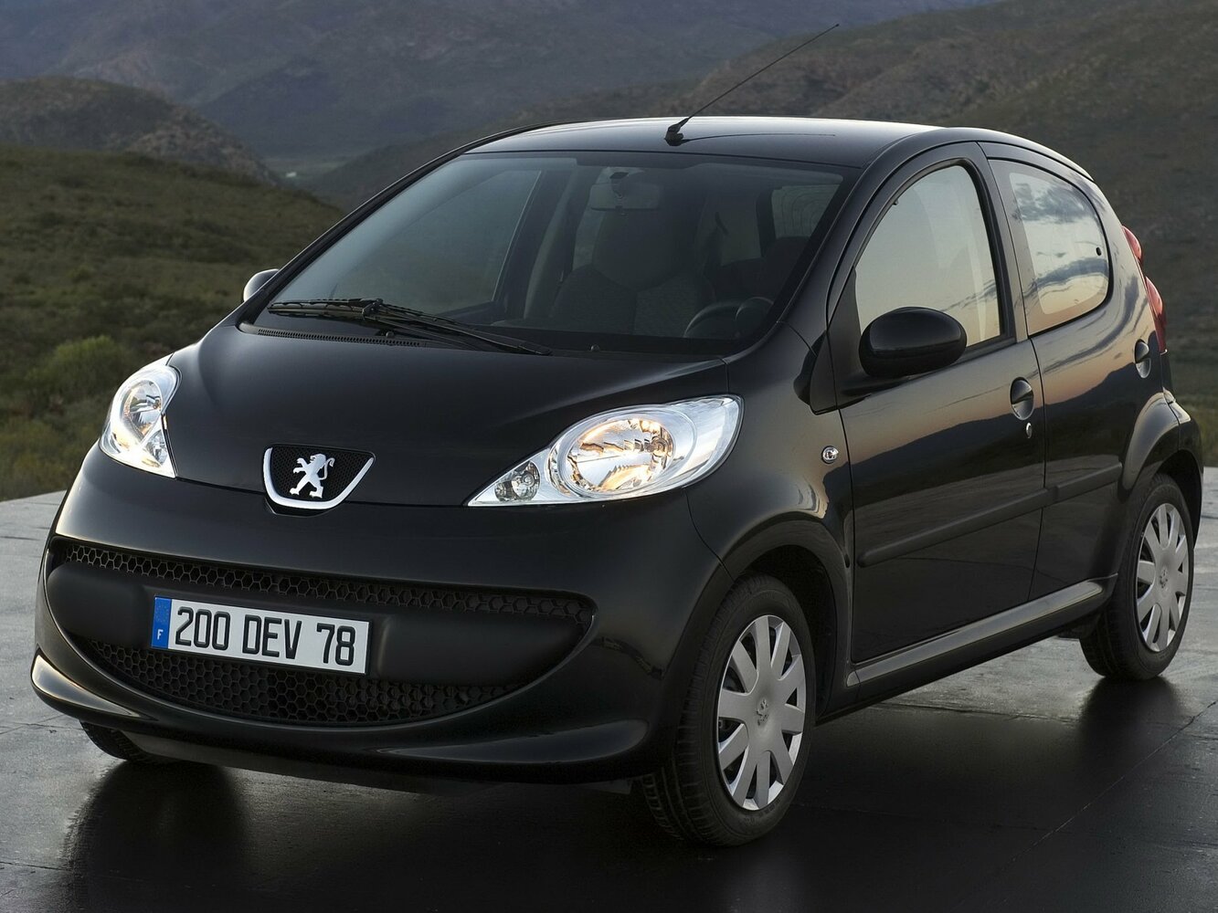 Peugeot 107 I, Хэтчбек 5 дв.: фото поколения