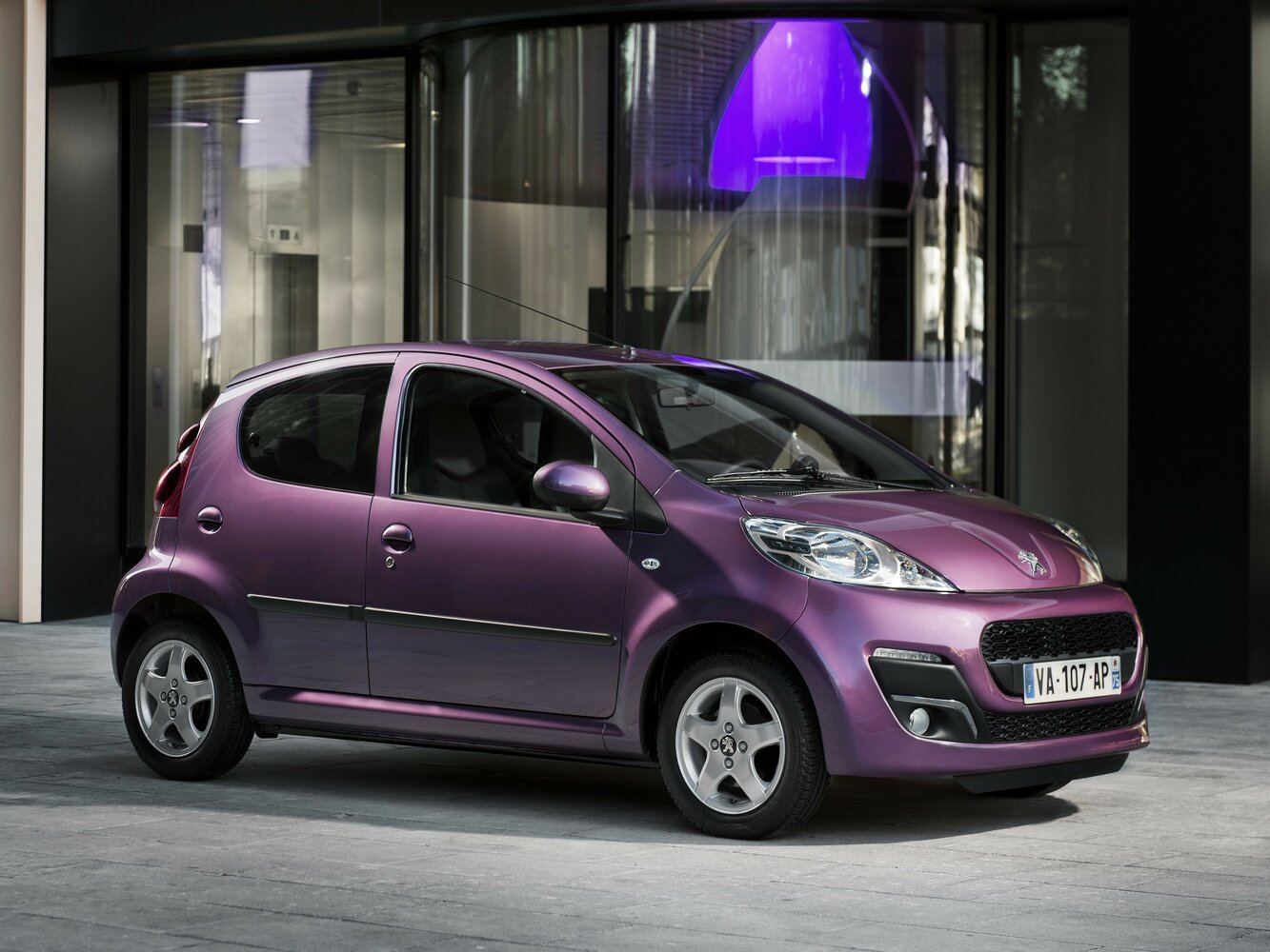 Peugeot 107 I Рестайлинг 2, вид сбоку