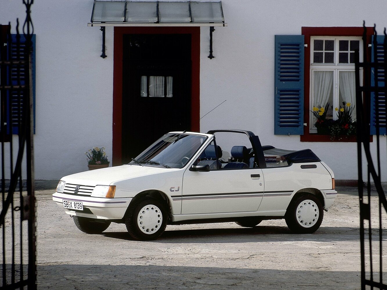 Peugeot 205, вид сбоку