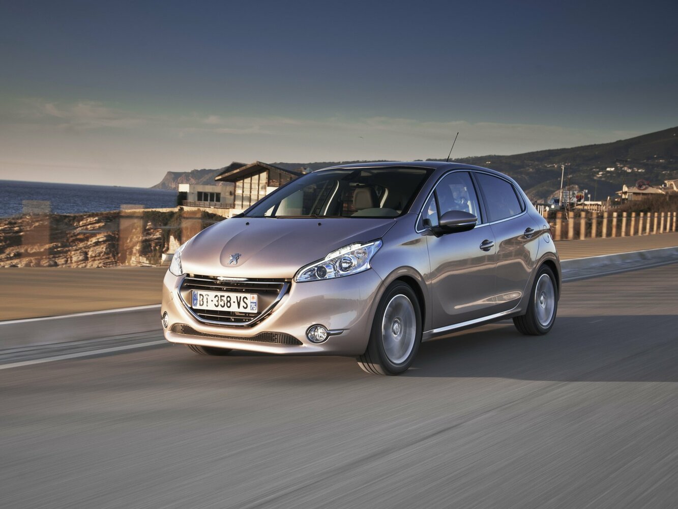 Peugeot 208 I, Хэтчбек 5 дв.: фото поколения