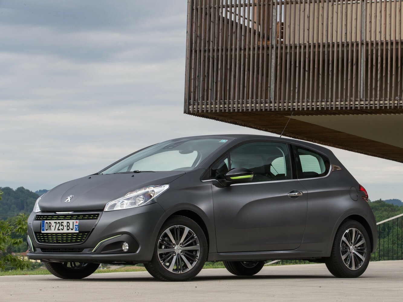 Peugeot 208 I Рестайлинг, вид сбоку