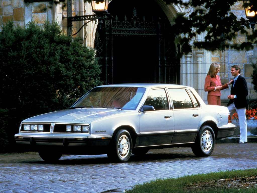 Pontiac 6000, вид сбоку