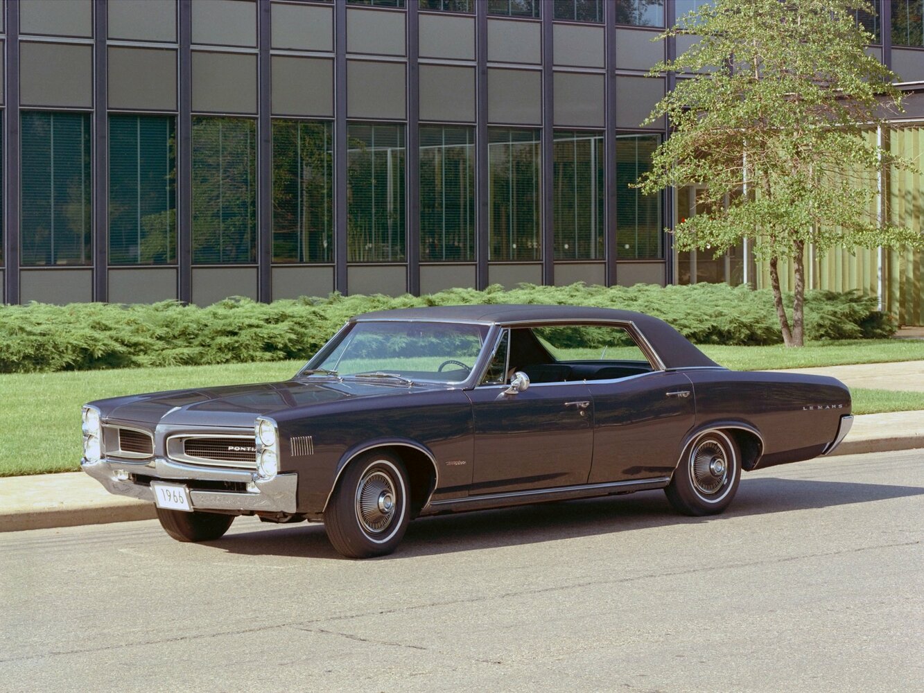 Pontiac LeMans II, Седан-хардтоп: фото поколения