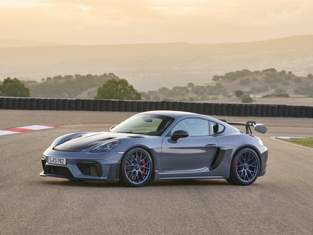 Porsche Cayman GT4 II 718 (982), вид сбоку