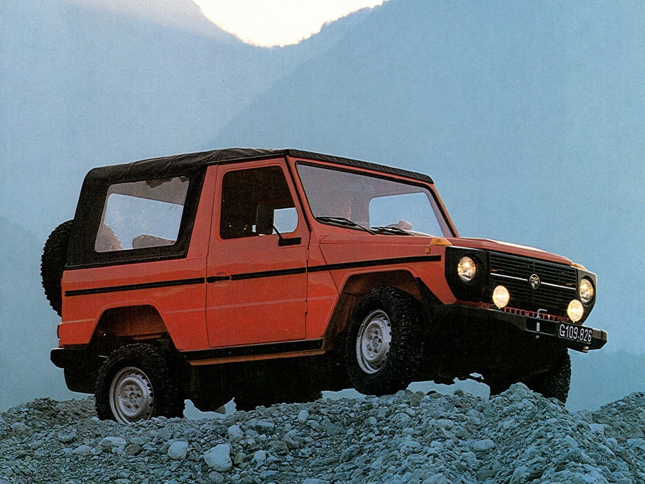 Puch G-modell W460, вид сбоку