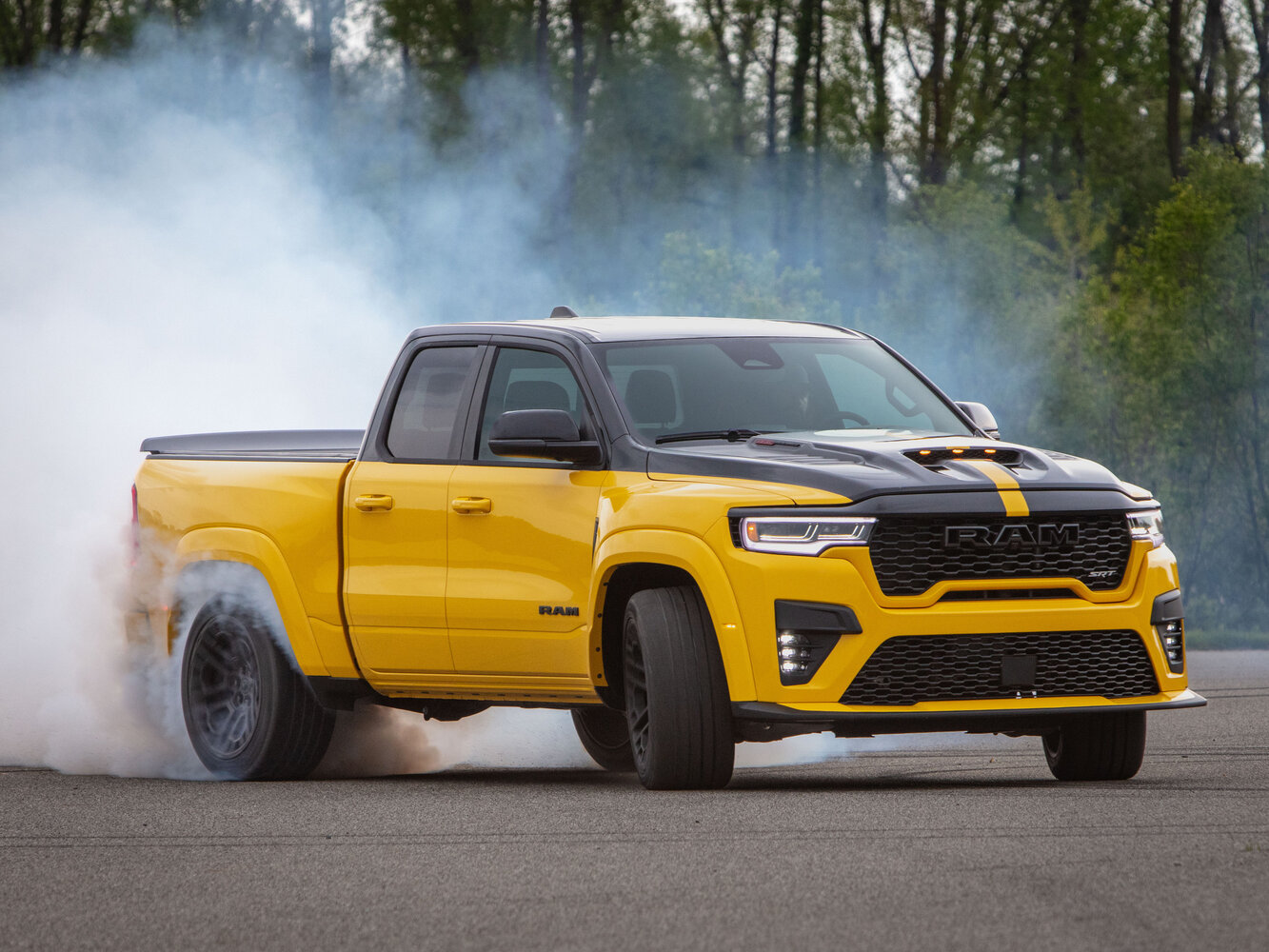 Ram 1500 V Рестайлинг, Пикап Двойная кабина Rumble Bee: фото поколения