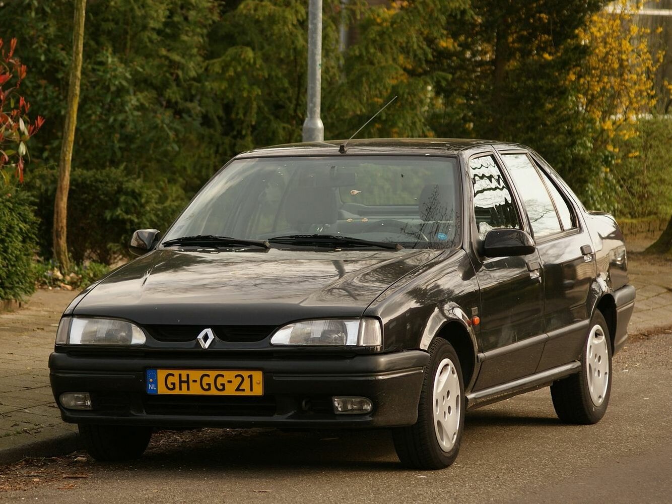 Renault 19 II, Седан: фото поколения