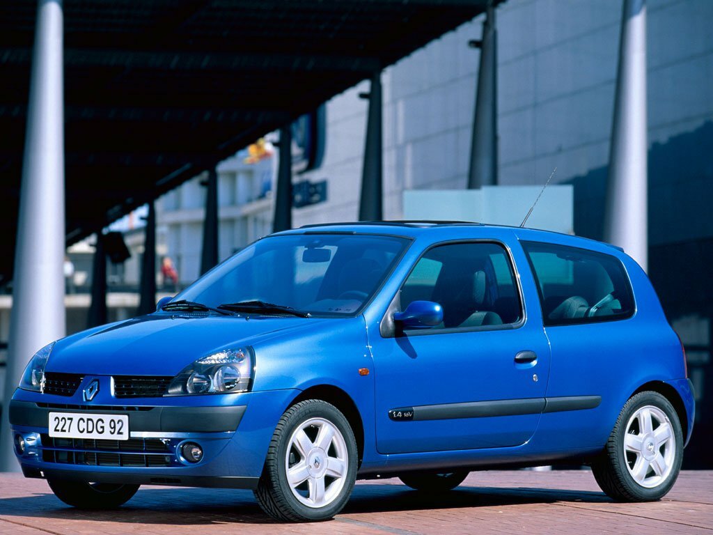 Renault Clio II Рестайлинг, вид сбоку