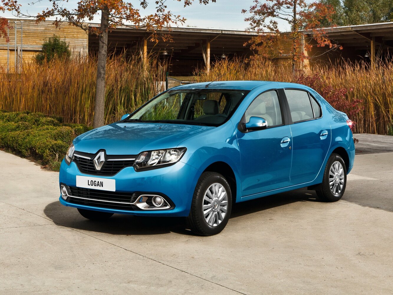 Renault Logan II, вид сбоку
