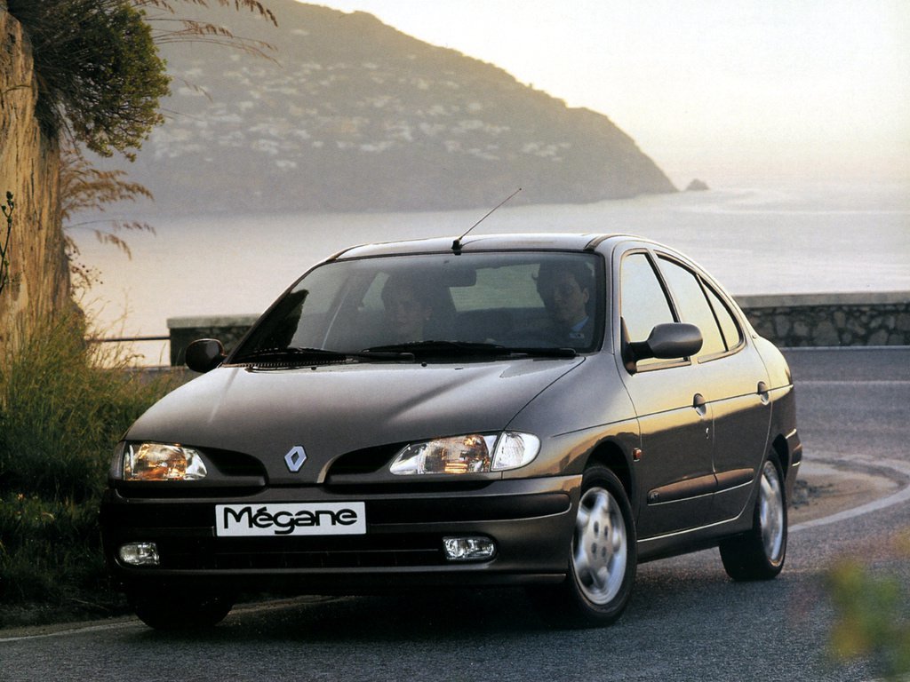 Renault Megane I, вид сбоку