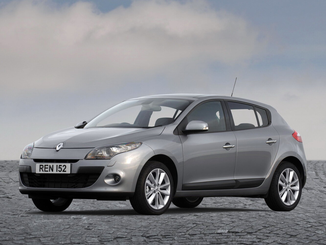 Renault Megane III, вид сбоку