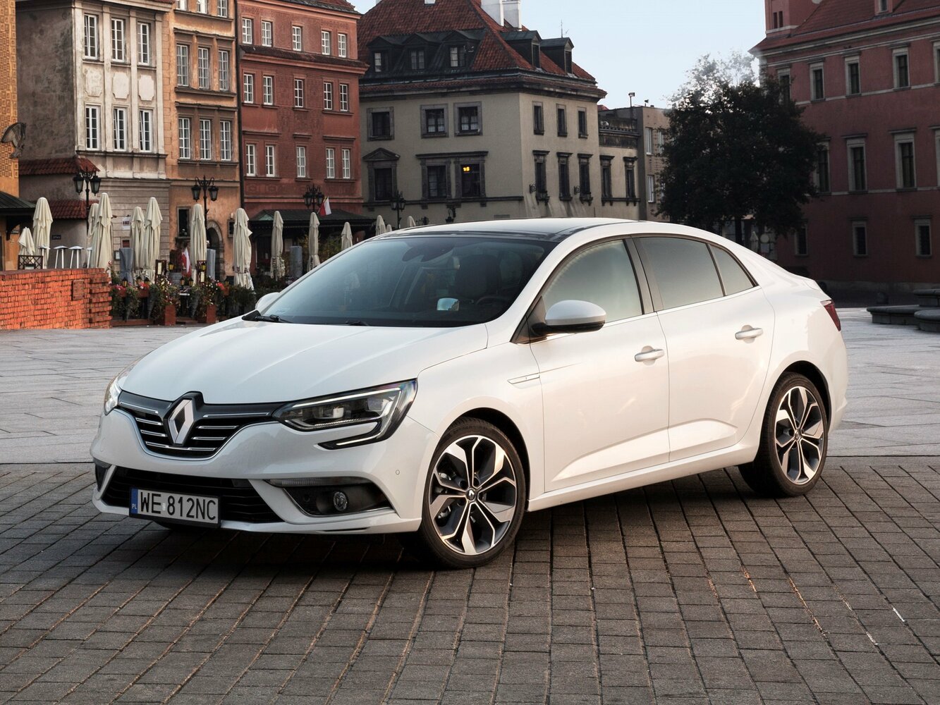 Renault Megane IV, вид сбоку