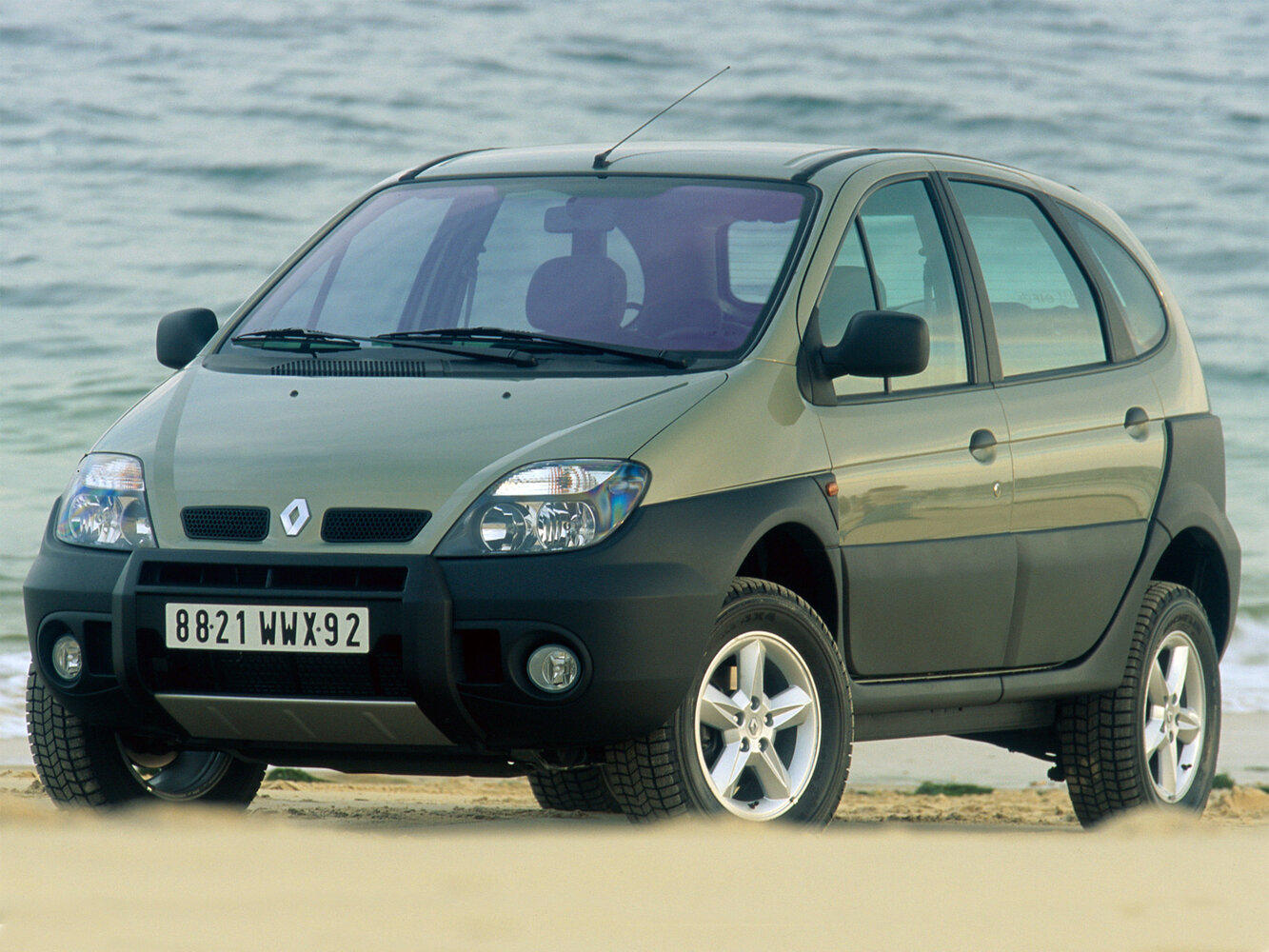 Renault Scenic I Рестайлинг, вид сбоку