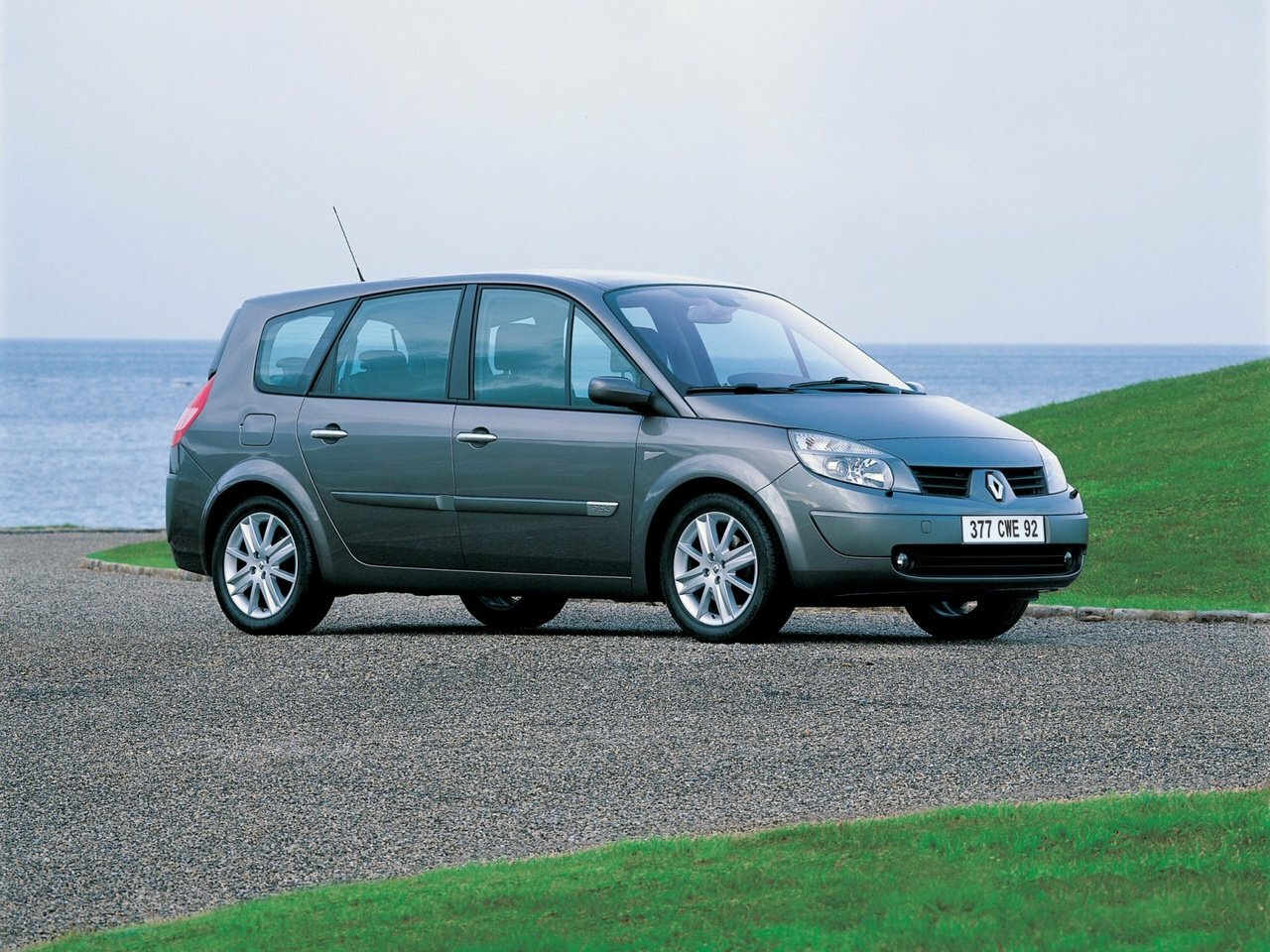 Renault Scenic II, вид сбоку