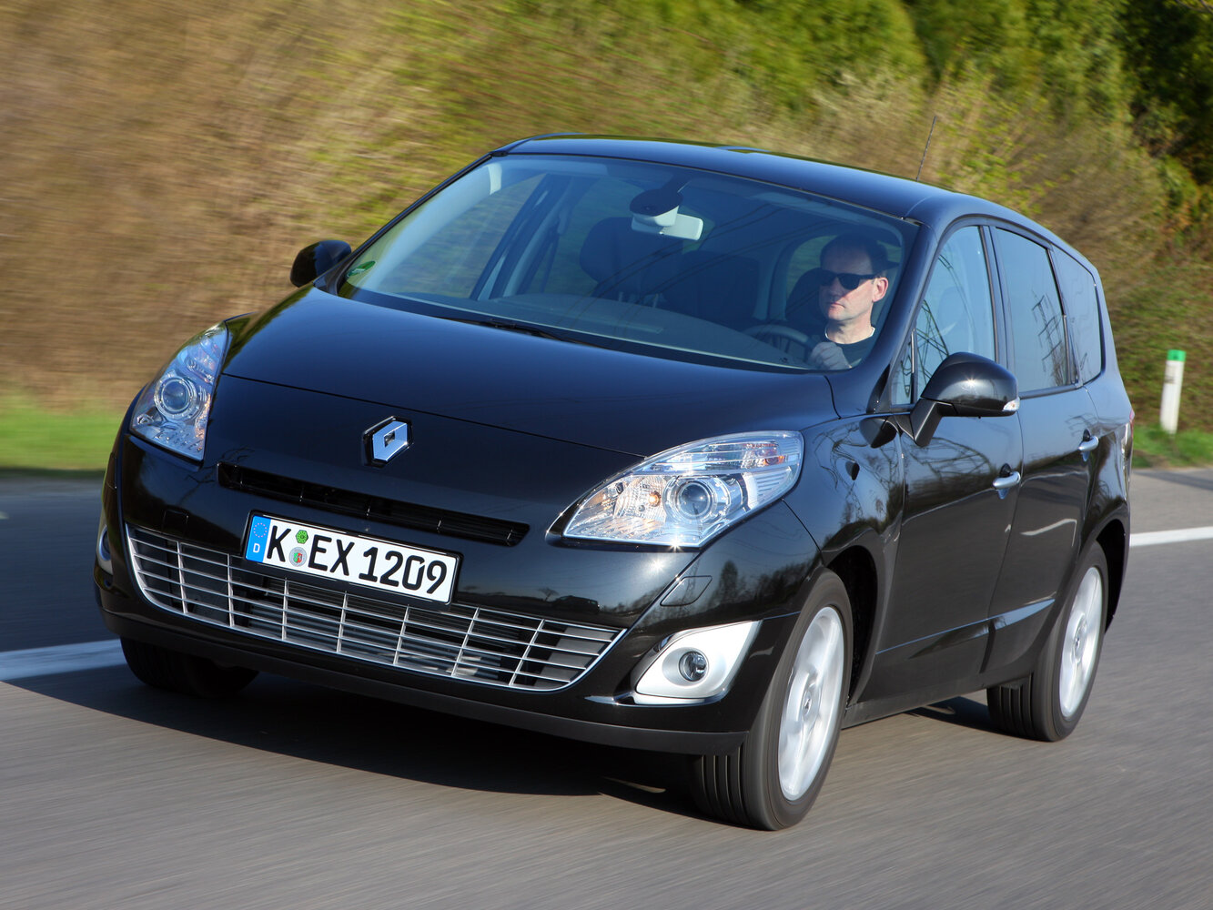Renault Scenic III, вид сбоку